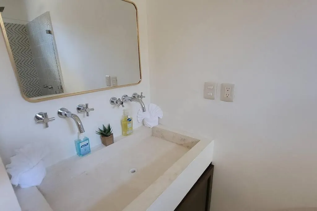 הוילה איסלה מוחרס Peaceful Ocean View, Private Courtyard. Casa Indie