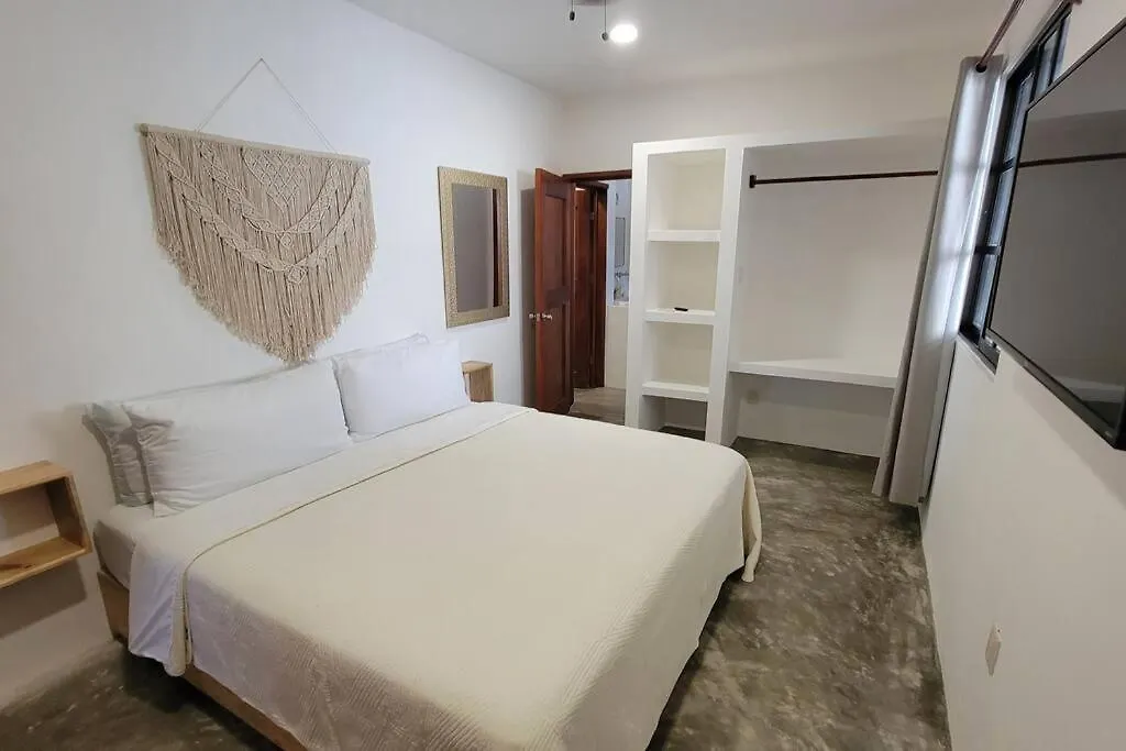 הוילה איסלה מוחרס Peaceful Ocean View, Private Courtyard. Casa Indie 0*,  מקסיקו