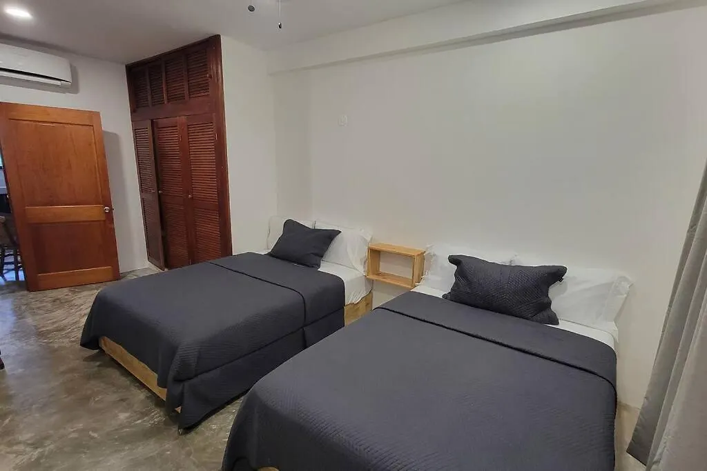 הוילה איסלה מוחרס Peaceful Ocean View, Private Courtyard. Casa Indie בית נופש